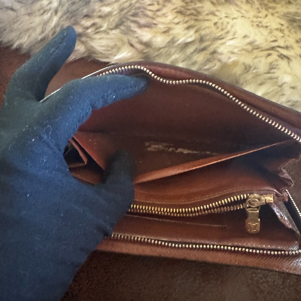 - Louis Vuitton Monogram
Porte Monnaie
Zippy Long Wallet/Preloved - Picture 9 of 16